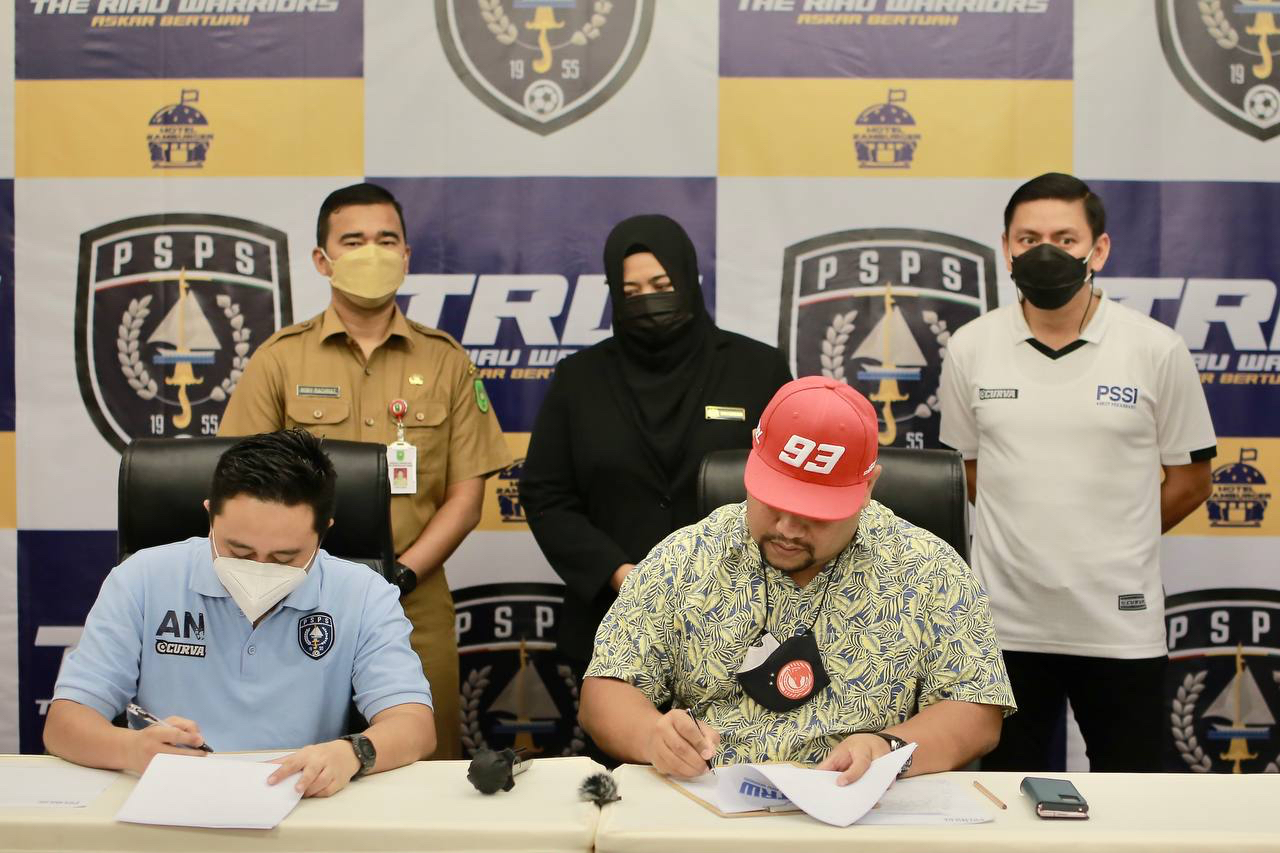 Kadispora Riau Hadiri Press Comference  Kepemilikan PSPS yang Baru