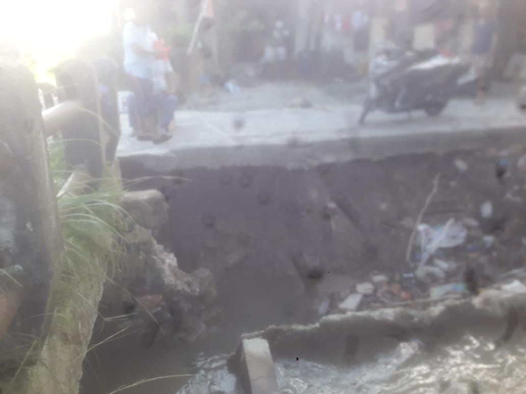 Hujan Deras, Turap Perumahan Griya Sidomulyo Roboh