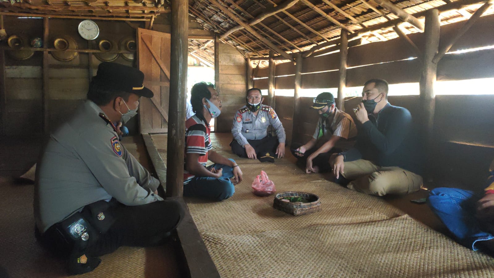 Sosialisasikan Vaksinasi Kemerdekaan, Kapolres Sambangi Suku Talang Mamak
