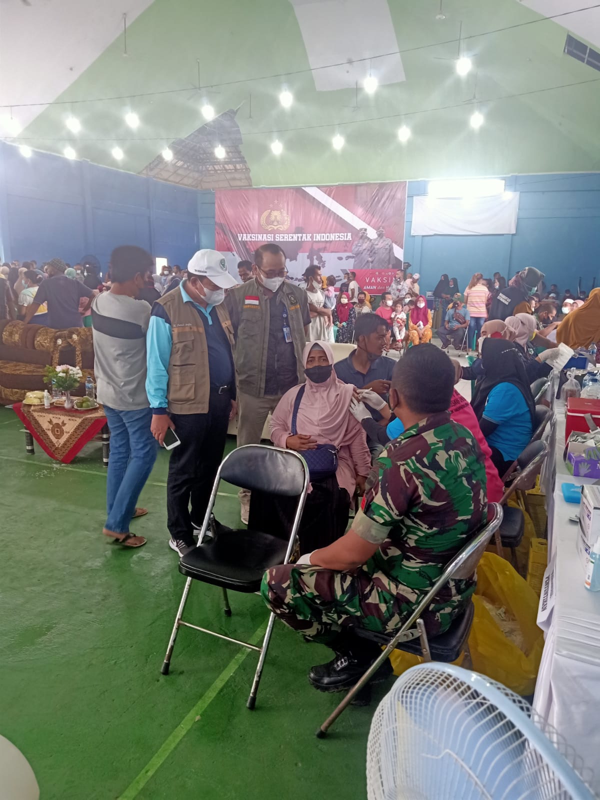 Kepala Bapelkes Riau Meninjau Pelaksanaan Vaksinasi Massal di Lipat Kain 