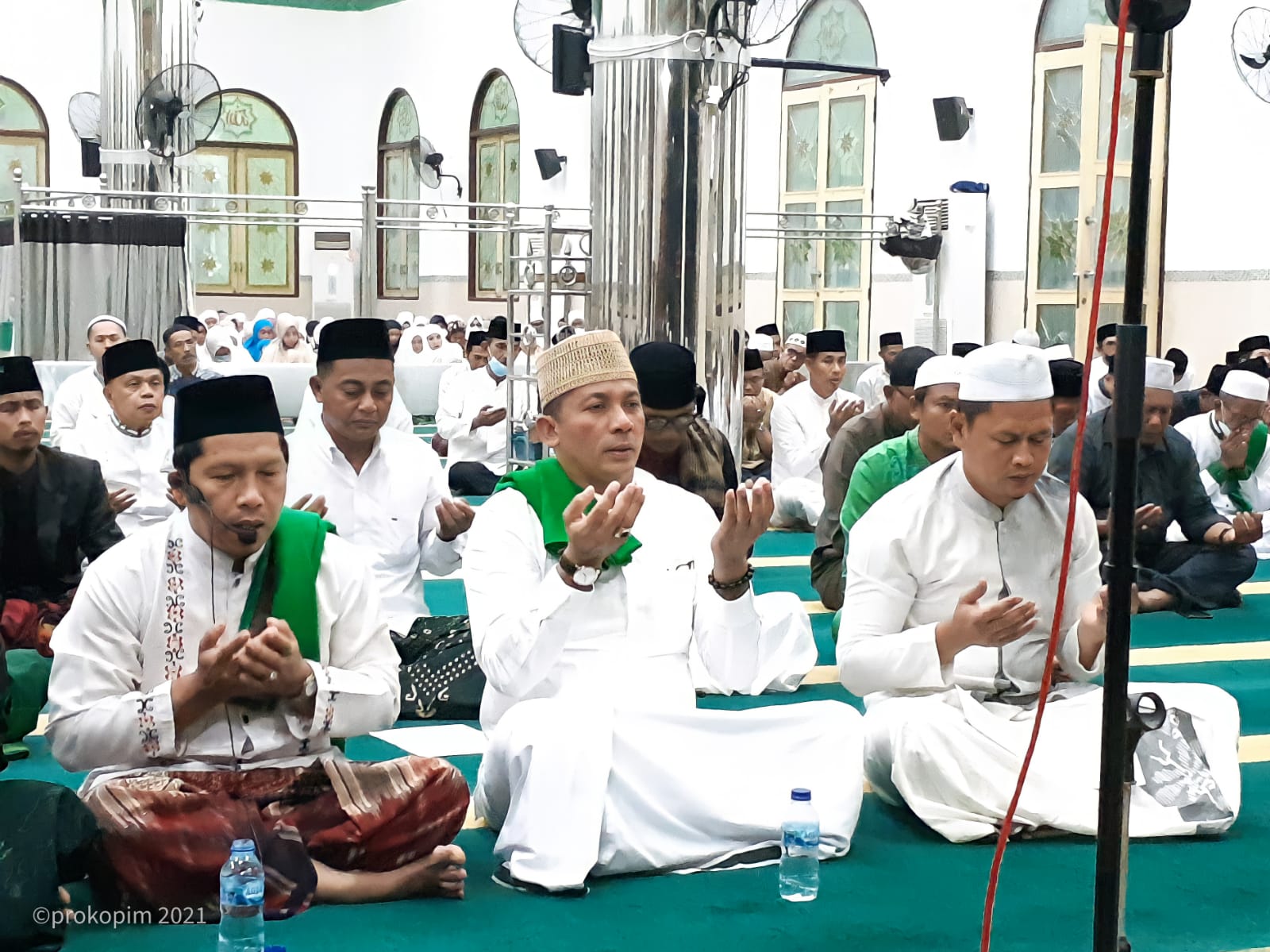 Bupati H. Muhammad Adil Melakukan Istigosah dan Zikir Bersama