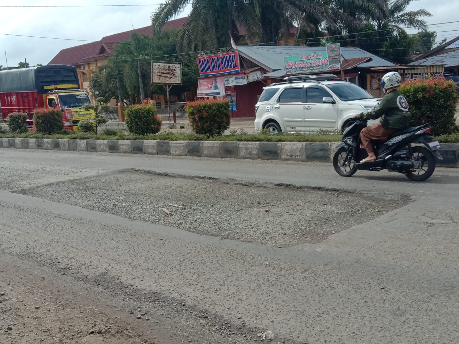 Proyek Tambal Sulam Jalan Provinsi Riau di Rohul Menelan Korban