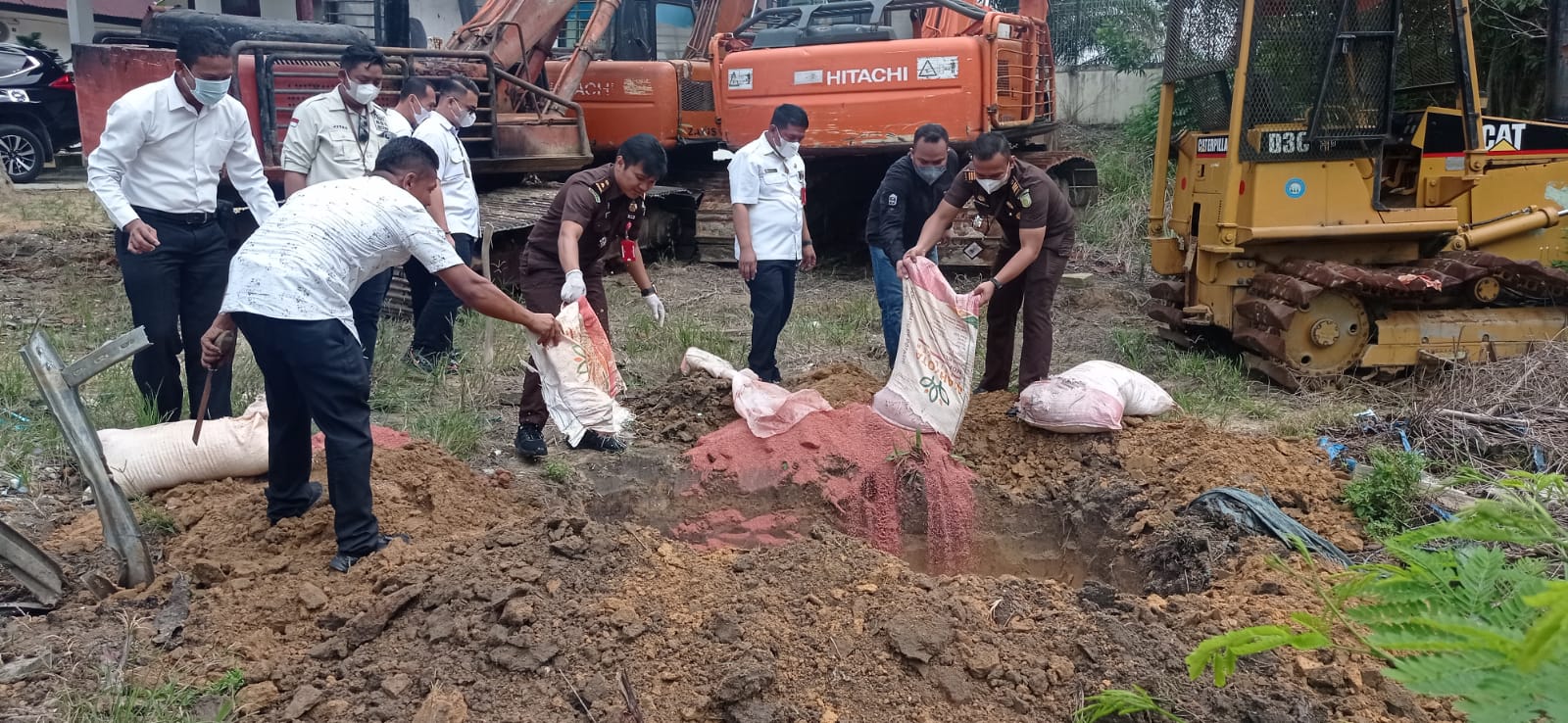 Kejari Pelalawan Musnahkan BB   Dalam Rangka Hari Bhakti Adhyaksa Ke -62 