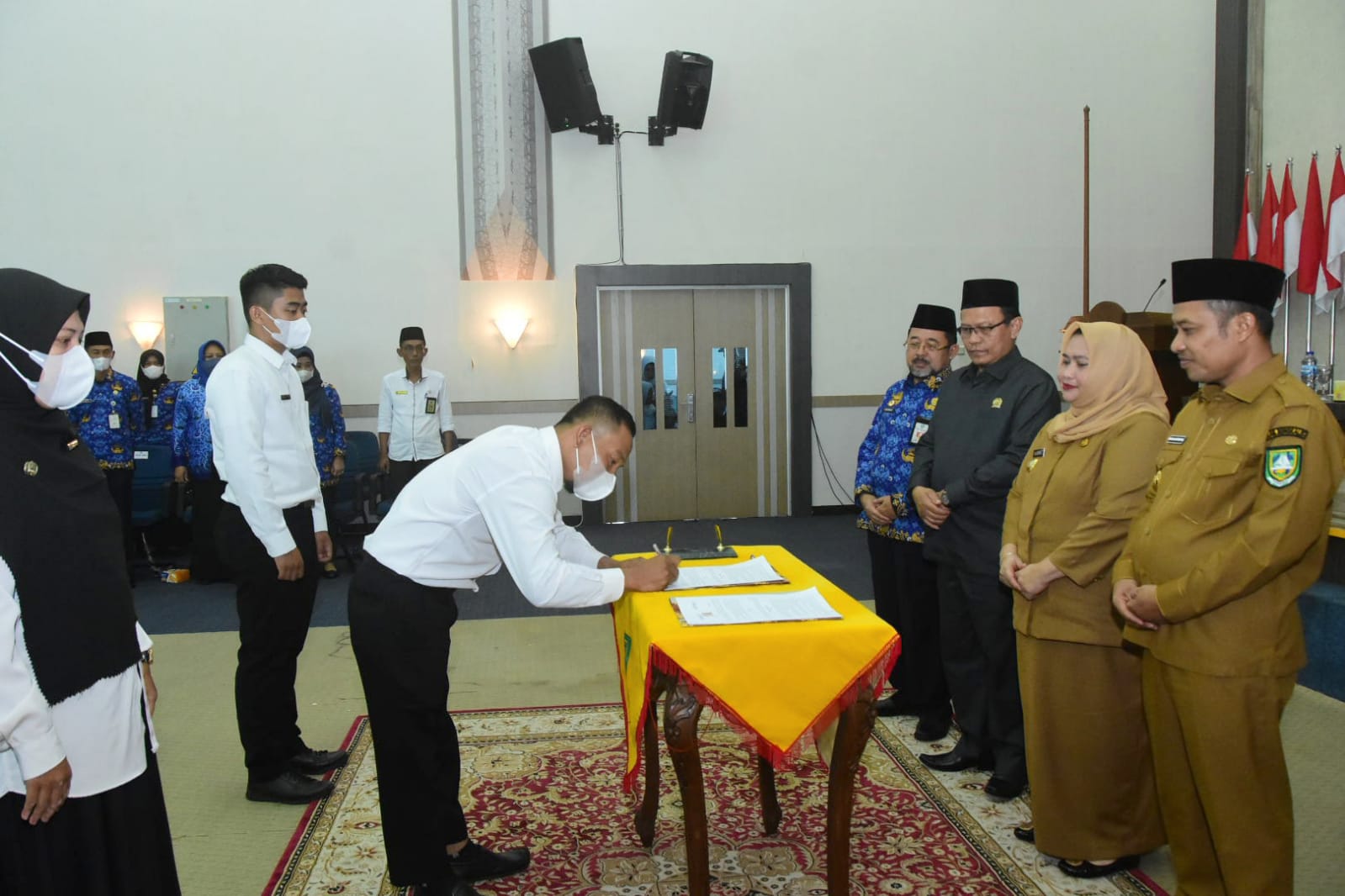 Bupati Kasmarni Serahkan 138 SK PPPK