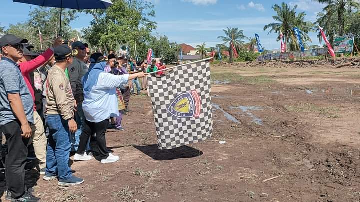 Sulap Lahan Sekitar Perkantoran Pemda Bengkalis Jadi Sirkuit Grasstrack Motor Cross 
