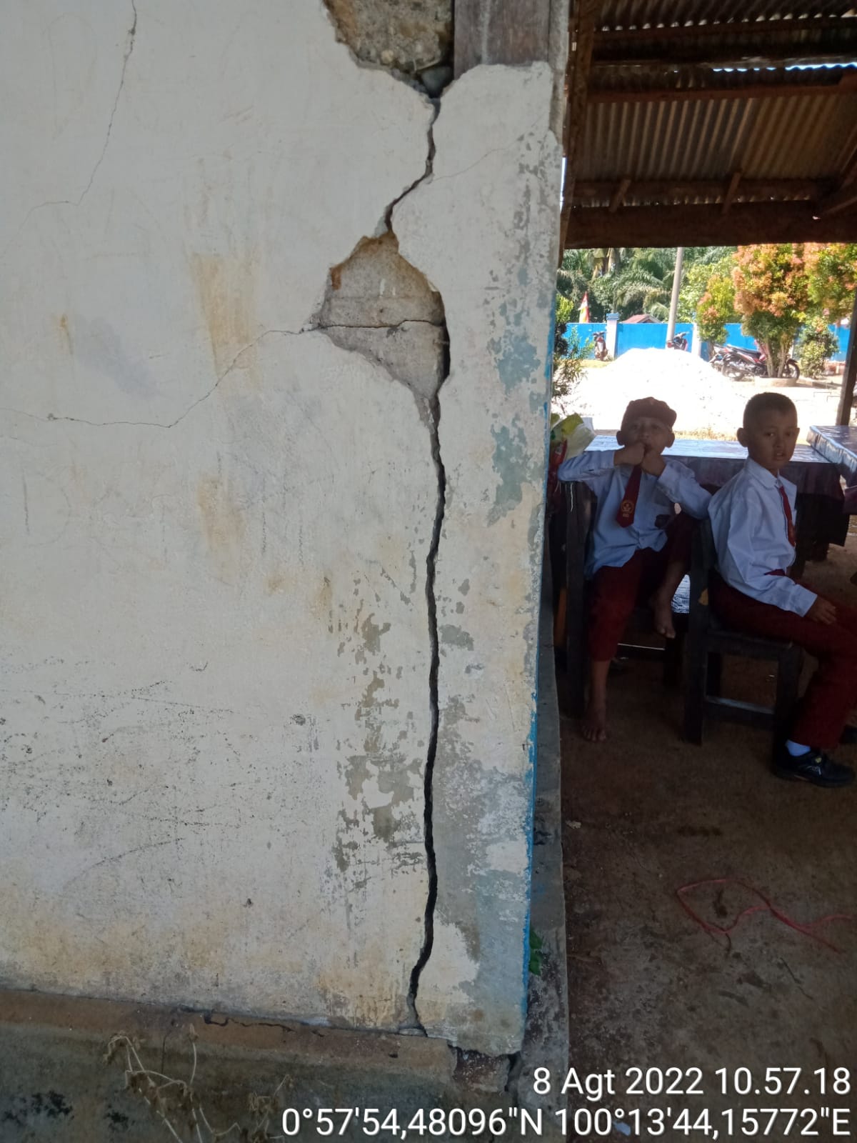 Kondisi Bangunan SD Negeri 010 Rambah Jaya, rusak parah,