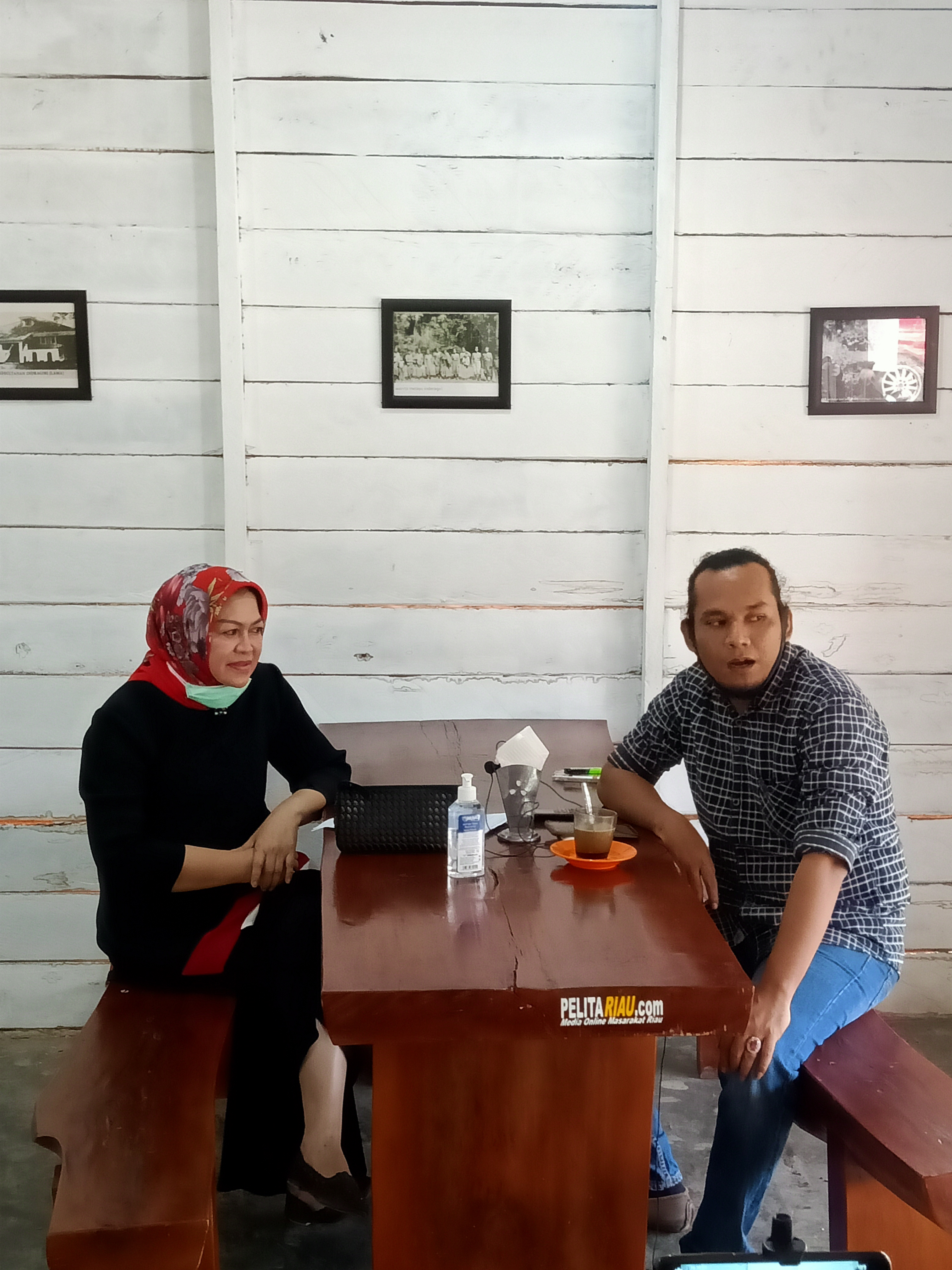 Sangat Menekankan Perempuan Harus Bisa Meningkatkan Ekonomi