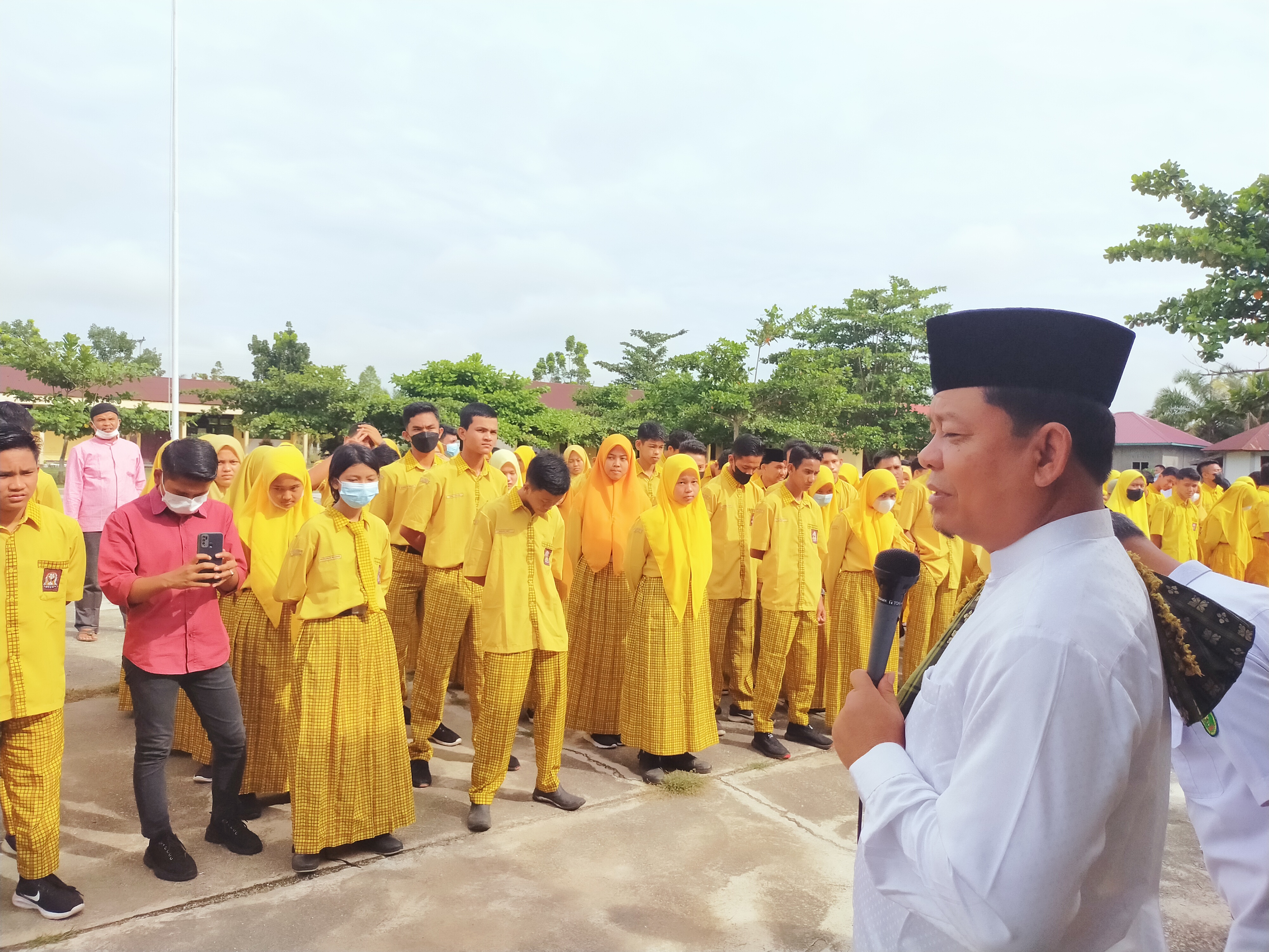 Wakil Ketua DPRD Provinsi Riau Kunjungi SMA N1 Kepenuhan