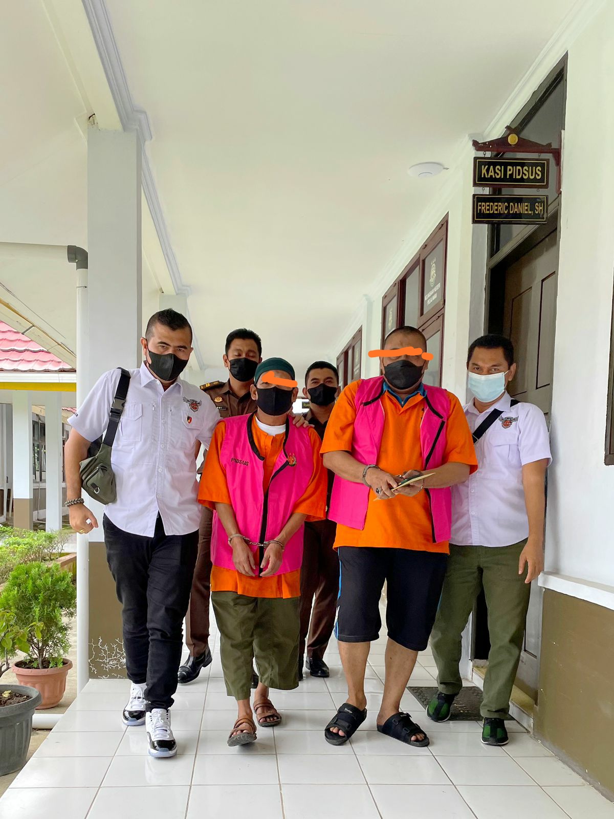 Polres Pelalawan Kirim Tersangka Korupsi Suap Kades Sering