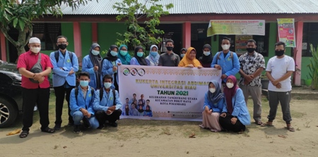 Mahasiswa Kukerta Universitas Riau Bagikan Corona Safety Kit kepada Sekolah di Kelurahan Tangkerang Utara