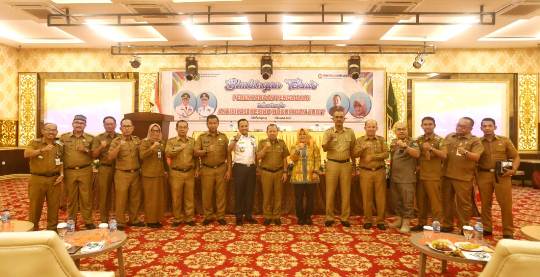 Buka Pelatihan Kades Se-Meranti, Wabup Meranti : Siap Menerima Masukan Kades Realisasikan Program Strategis Desa 