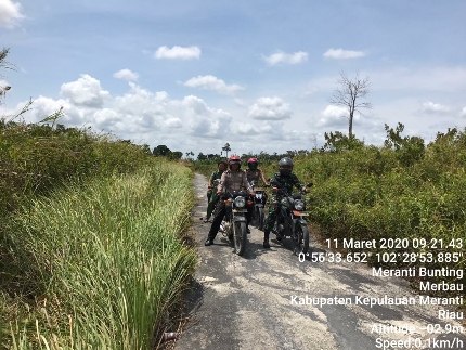 Patroli Karhutla di Desa Meranti Bunting Babinsa, Babinkamtipmas dan Masyarakat Bersatu.