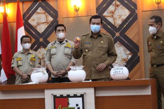 Babinsa Koramil 11/Pwk Kandis Latih PBB ke Siswa Paskibra MTQ tingkat kabupaten Siak