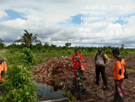 Patroli Karhutla di Kampung Lalang Babinsa, Polisi dan MPA Pantau Aktivitas Warga