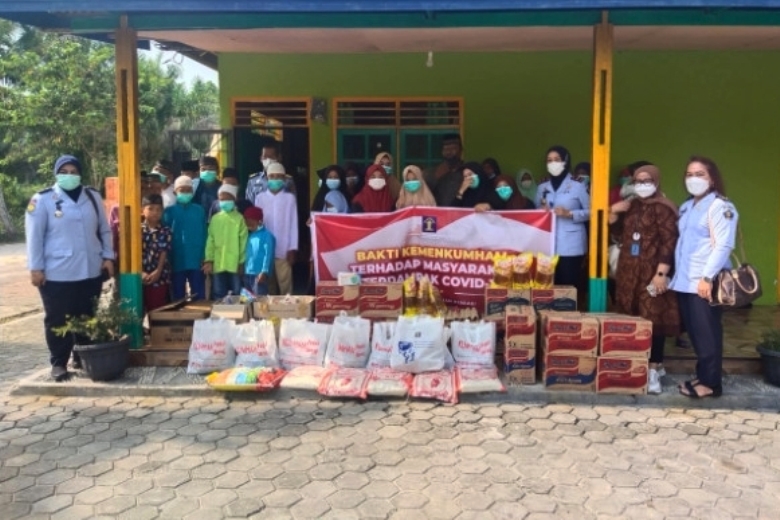 Kemenkumham Riau Bagikan Paket Sembako