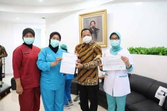  Disuntik Vaksin,  Mendagri Tito : Tidak Terasa Apa-Apa