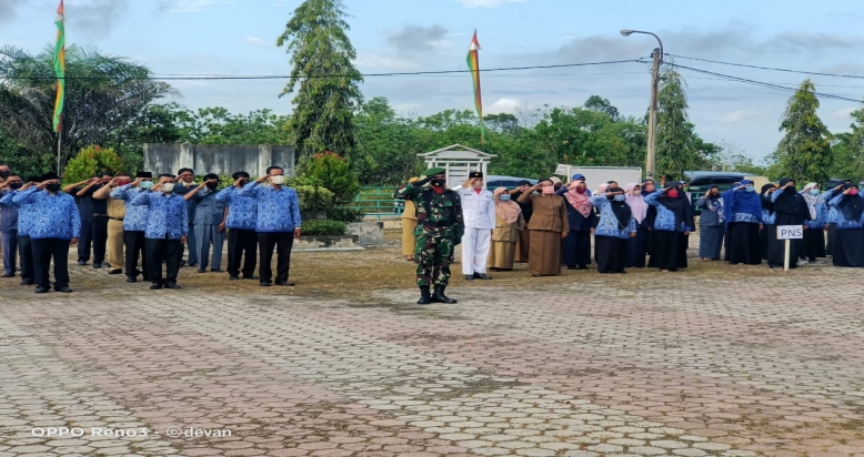 HUT Kemerdekaan RI ke-75 Dilaksanakan Secara Sederhana Kantor Camat Minas