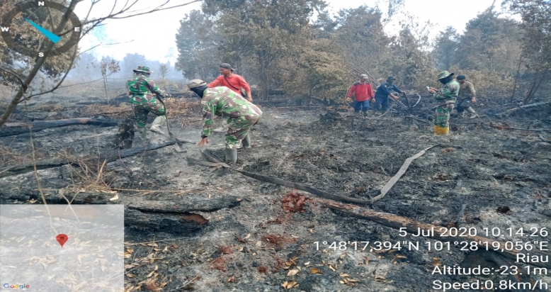 Kebakaran Lahan Pulau Rupat Masuki Hari ke lima Tim Gabungan Lakukan Pendinginan