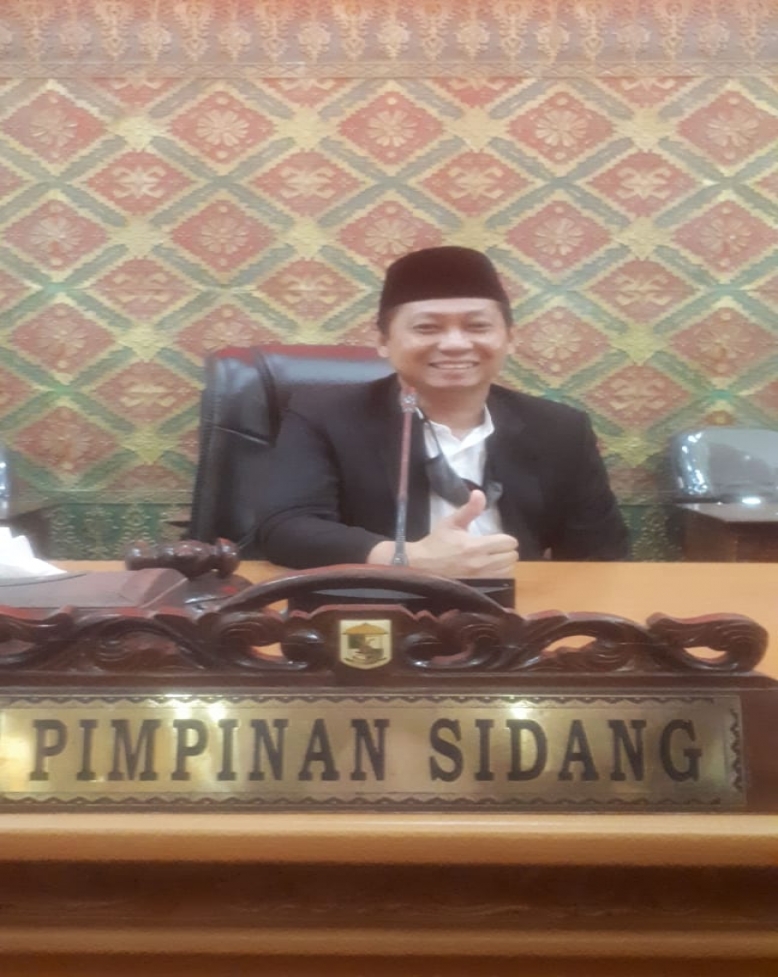 Syafrizal Pimpinan Sidang Paripurna Pemberhentian Ketua DPRD Adi Sukemi 