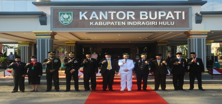 Upacara HUT Kemerdekaan RI Dilaksanakan Dihalaman Kantor Bupati Inhu   