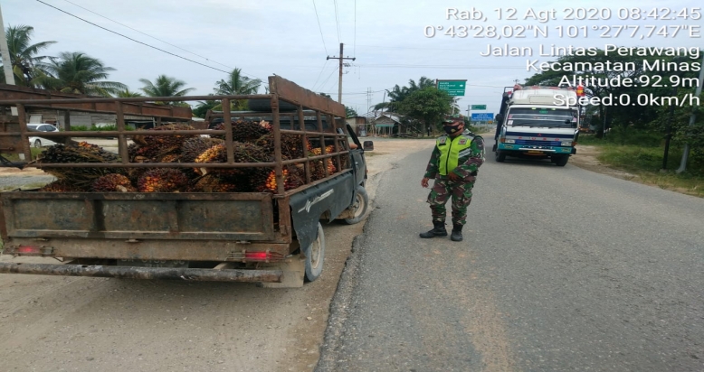 Cegah Covid-19, Penyemprotan Disinfektan Ke Rumah Warga Babinsa Koramil 09/Minas