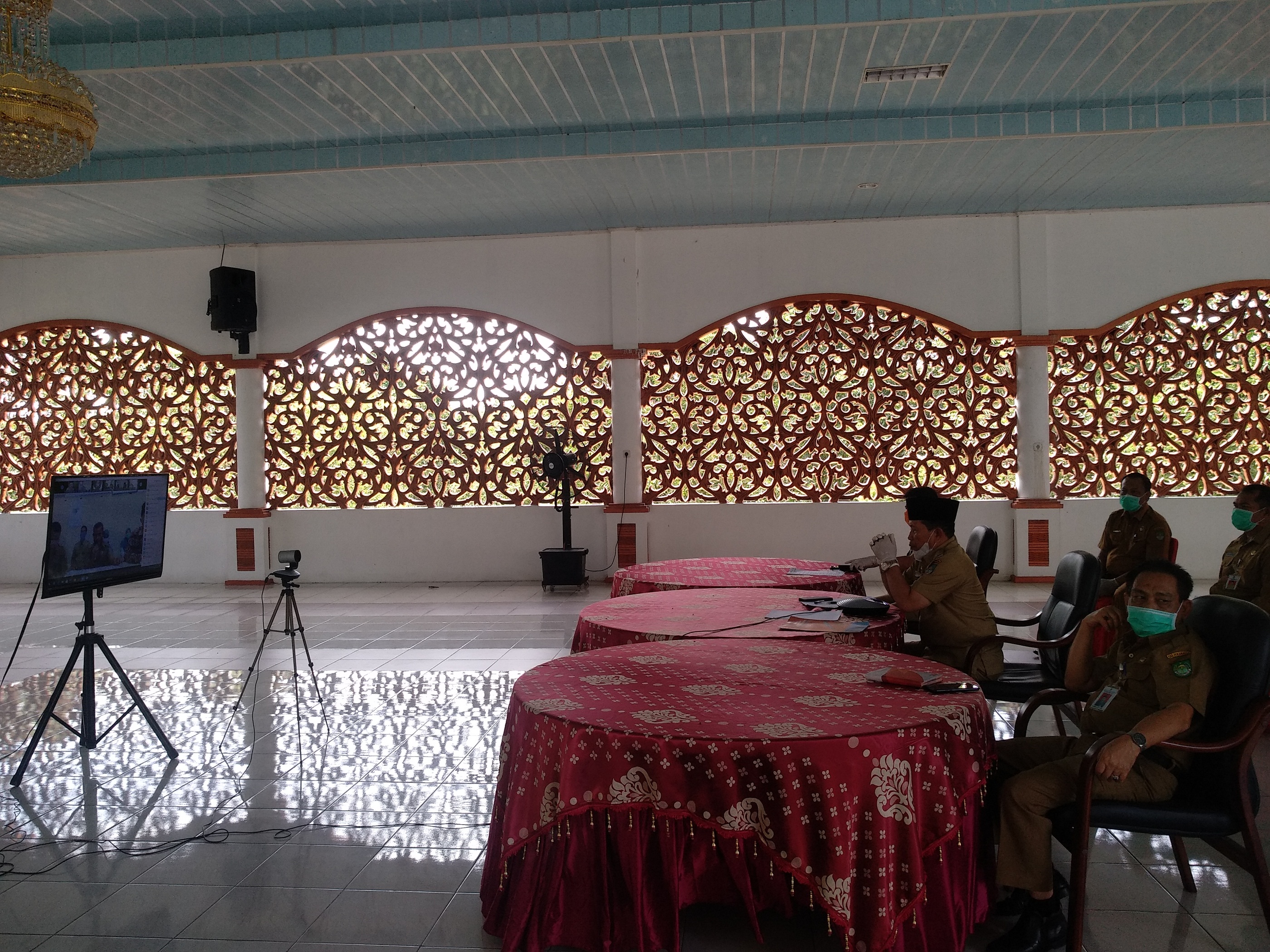 Bupati H. Sukiman Minta Camat dan Kades Memperketat Pengawasan di Posko Pemantauan  