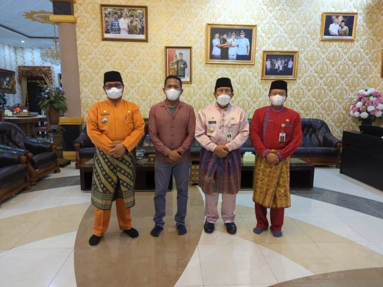 Silaturahmi dengan PNS Tubel Luar Negeri, Bupati H. Sukiman Sebut Komitmen Pemkab Rohul Tingkatkan Kualitas SDM Berkompeten