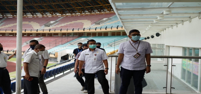 Kadispora Riau Dampingi Sekretariat Kabinet RI Tinjau Stadion Utama Riau dan Lapangan Baseball, Sport Center Rumbai