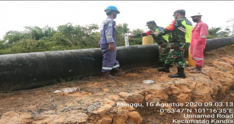 Babinsa Koramil 11/Pwk Kandis Patroli Bersama PT CPI Memantau OVN Pipa Line KM 78 Libo