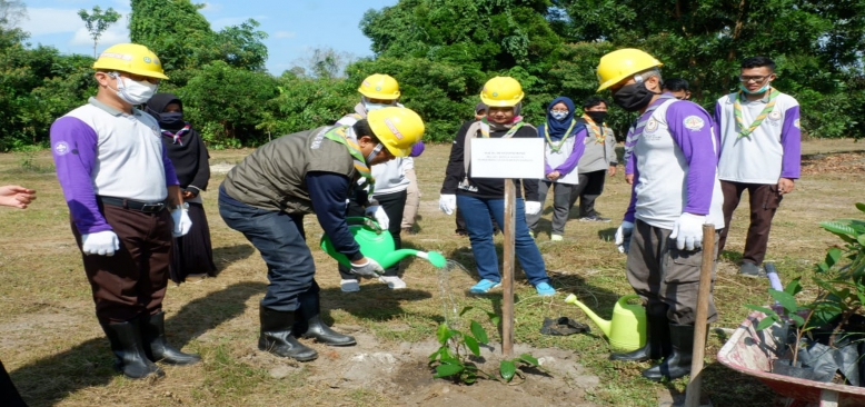 Cegah Karhutla, Pramuka UNRI Lakukan Penanaman Bibit Pohon di Kawasan Kampus