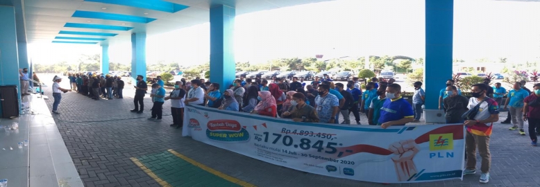 Promo Tambah Daya Super WOW, Pegawai PLN UIWRKR Tawarkan Langsung ke Rumah Pelanggan