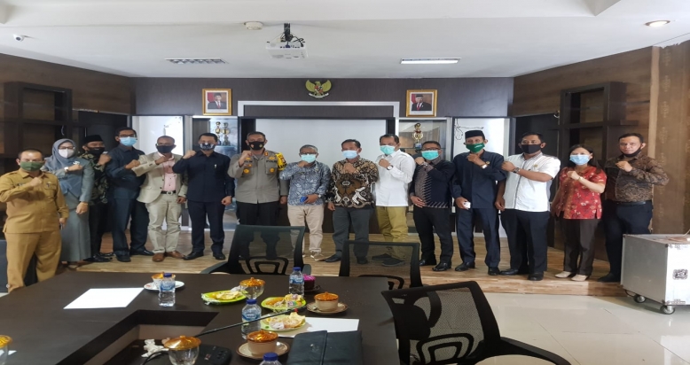  HUT MA Ke 75 Majelis Hakim PN Pasir Pengarayan Bagikan Sembako ke Panti Asuhan