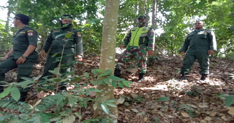 Patroli Pencegahan Karlahut Babinsa Bersama Manggala Agni di Kampung Rantau Bertuah Minas