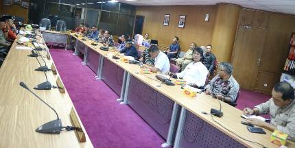 Banggar DPRD Meranti Kunker ke DPRD Provinsi Riau
