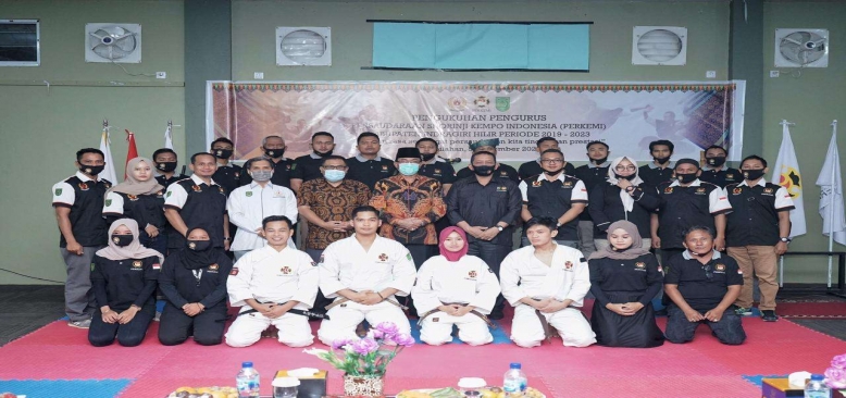 Bupati HM.Wardan Hadiri Pengukuhan PERKEMI Inhil PriodeÂ 2019-2023