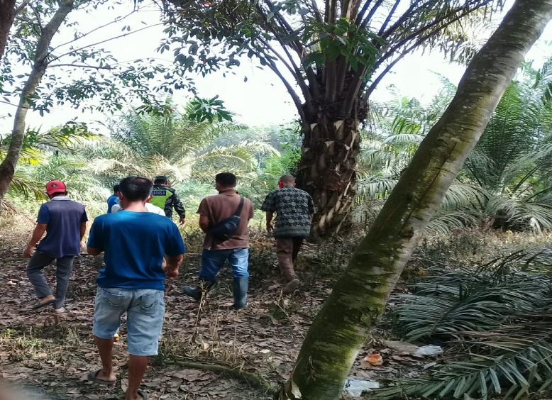 Patroli Karlahut di Kampung Pangkalan Pisang 