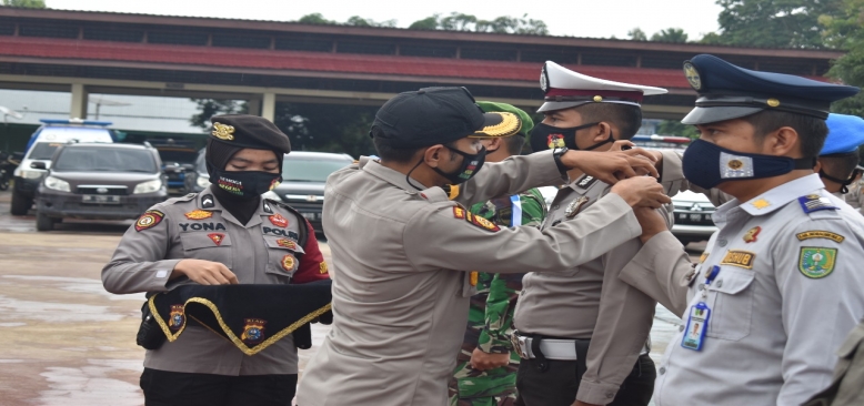 Pengendara Gunakan Handphone Target Operasi Patuh di Inhu