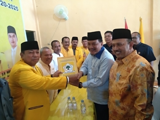 H. Hamulian Dan Tedy Mirzal Dal Kembalikan Formulir Pendaftaran Di DPD II Golkar