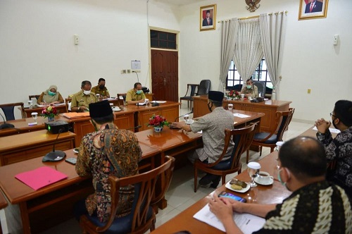 Bahas Kawasan Industri Halal di Riau, Gubri Audiensi dengan Pengurus MES Riau