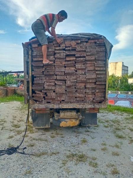 Polres Pelalawan Tangkap 1 Truck Kayu Ilegal dari Teluk Meranti