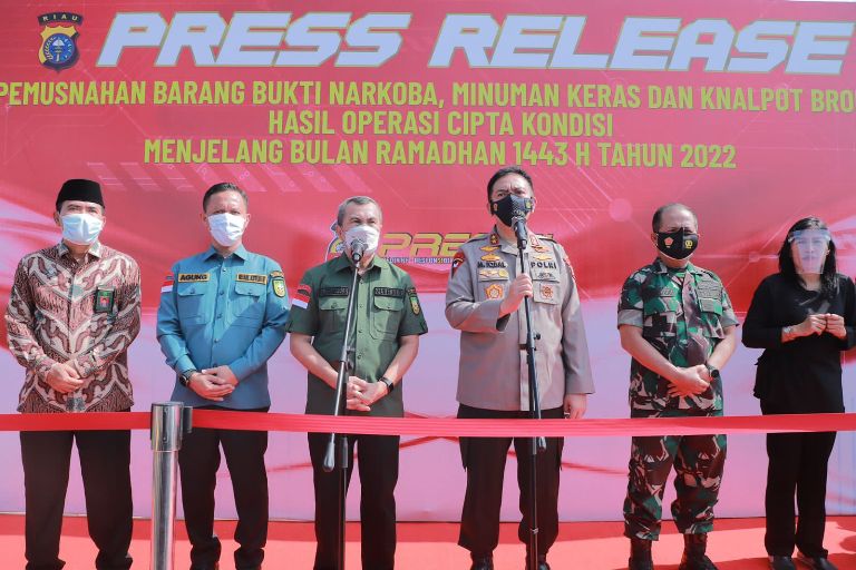 Terima Presentasi Dari Pusat Studi Bencana UNRI Dan Pusat Ilmu Data UIN Suska Riau, Kapolda Riau Diskusikan Prediksi Karhutla 2020