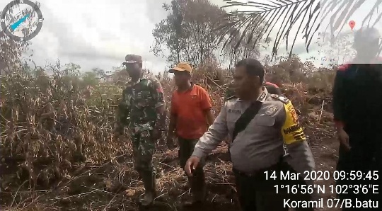TNI dan Polri Sosialisasi Cegah Karlahut di Kantor Desa Penyagun Meranti