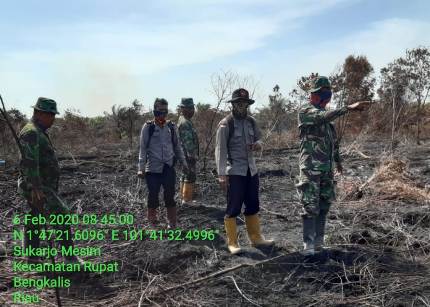 Patroli Karhutla Bersama Danramil dan  Kapolres Rupat Pantau Titik Api Bekas Lahan Terbakar