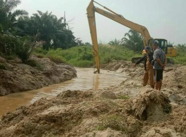 Dinas PUPR Kota Normalisasi Sungai Sibam