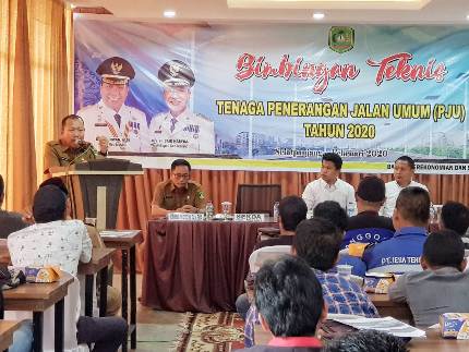 Dibuka Sekda Bambang, Pemkab. Meranti Beri Bimtek Puluhan Tenaga Kelistrikan Penerangan Jalan Umum 