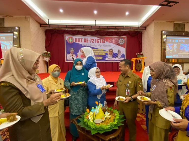 Kadisdik Riau Ucapkan Selamat Atas HUT IGTKI Ke - 72