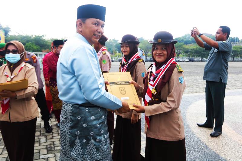 Lepas Kontingen Pramuka Rohul Ikuti Jambore Nasional, Wabup Rohul Minta Para Kontingen Jaga Nama Baik Rokan Hulu